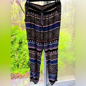 BeBop L Multi Colored Leggings that gathers at the ankle. Side slant pockets adj